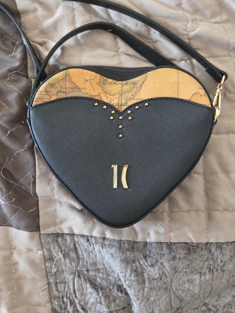 Alviero Martini Black and Tan Heart-Shaped Crossbody Bag - Picture 2 of 6